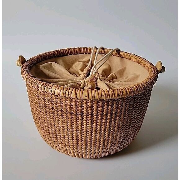 Vintage Nantucket Lightship Lined Woven Wicker Handled Basket 10" Cottagecore - Picture 3 of 16